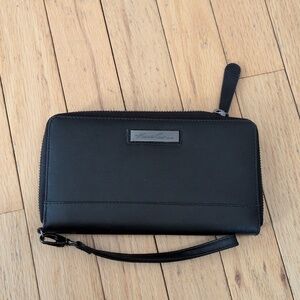 Kenneth Cole Leather wristlet wallet clutch Black